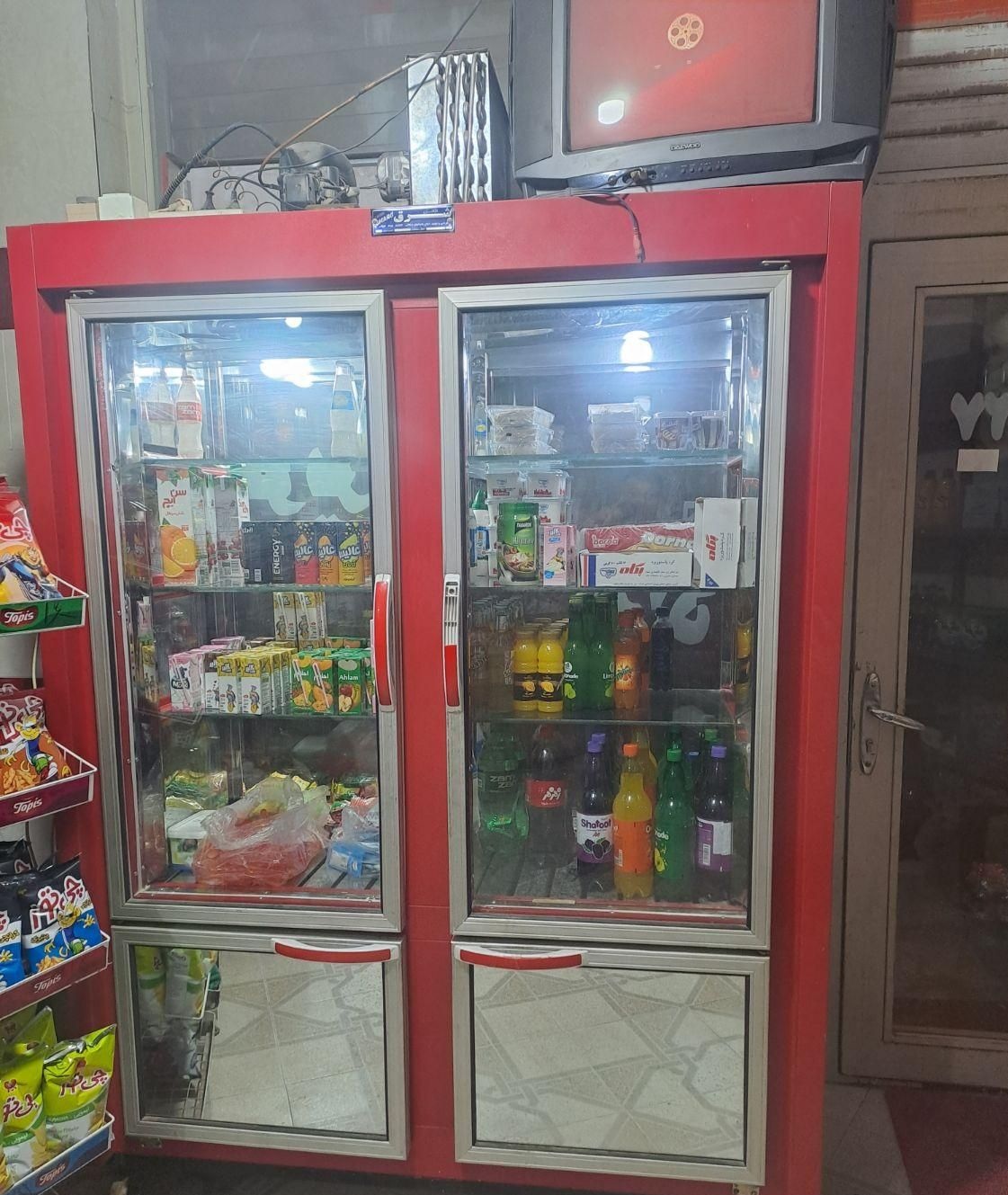 یخجال ایستاده