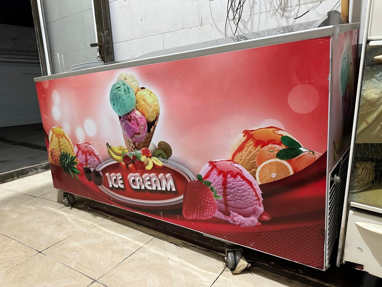 یخچال بستنی