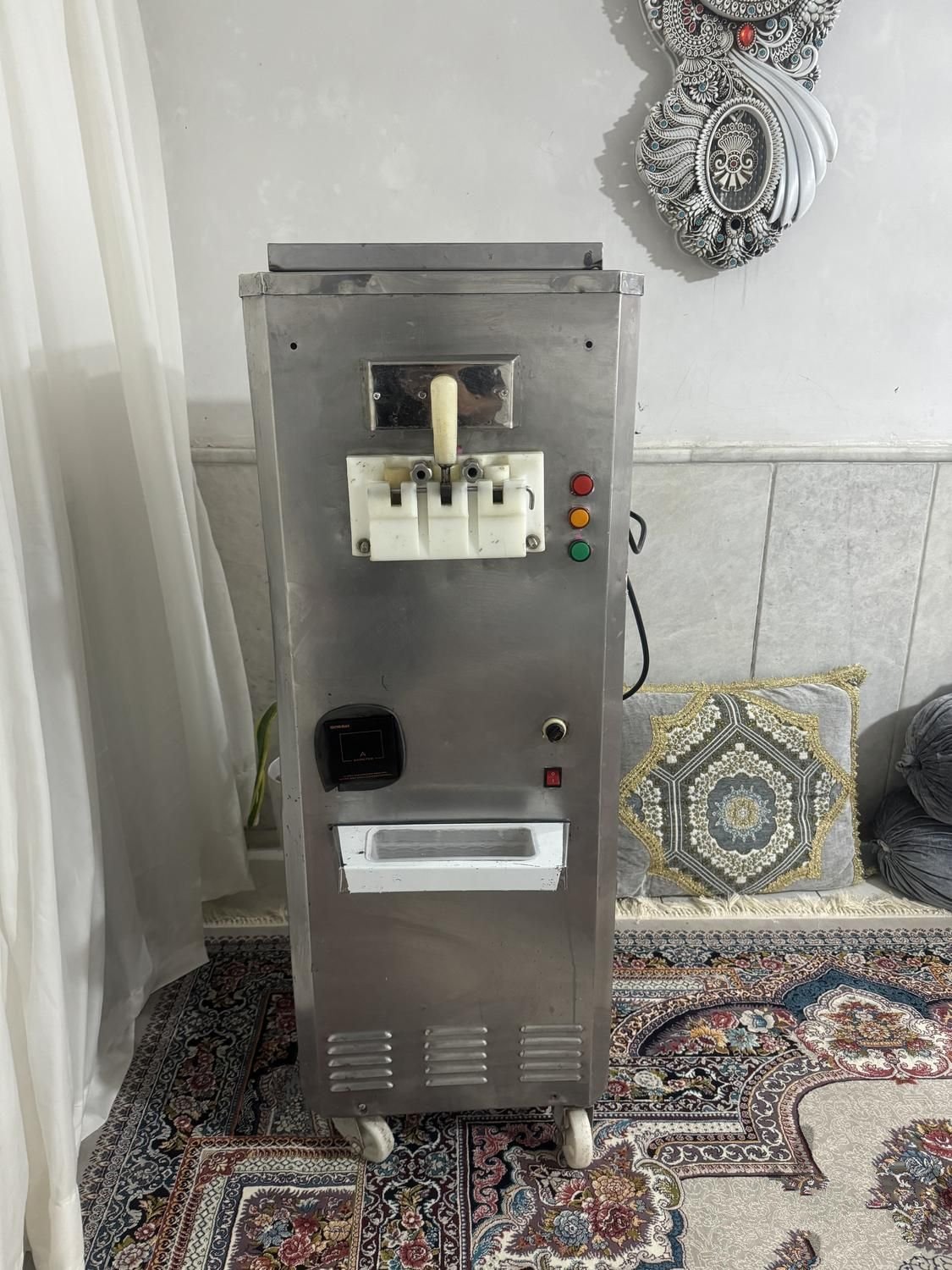 دستگاه بستنی قیفی
