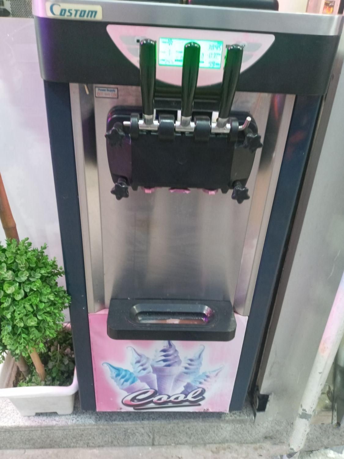 دستگاه بستنی